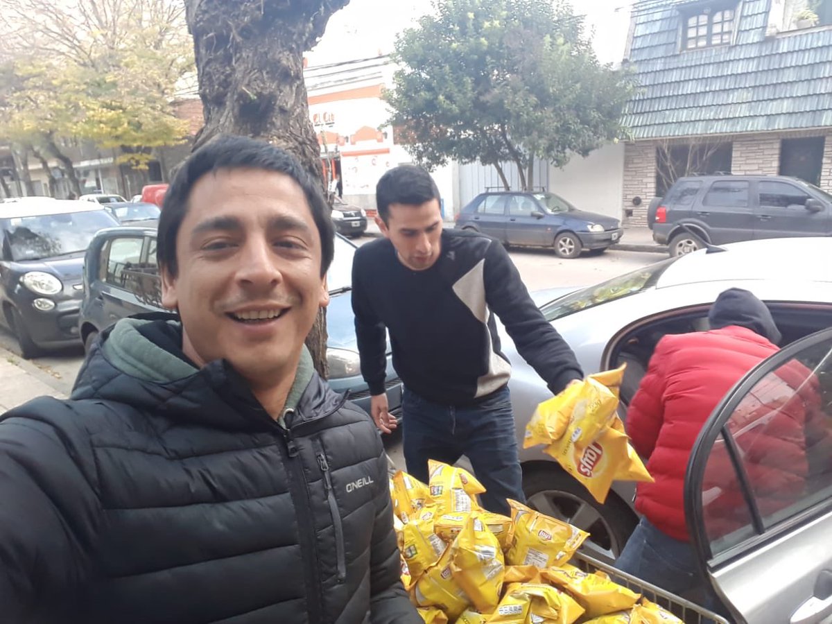 CEFILong's tweet photo. #SolidariDAR Gracias Fundación Conciencia y Pepsico por la entrega de donaciones 👏🏻👏🏻
Seguimos recibiendo ropa, alimentos en nuestra sede Dorrego 1846 🙌🏻
Agradecemos a nuestros voluntarios que contribuyen a que nuestra campaña solidaria sea realidad ❤️ https://t.co/RNkBxqWM6t