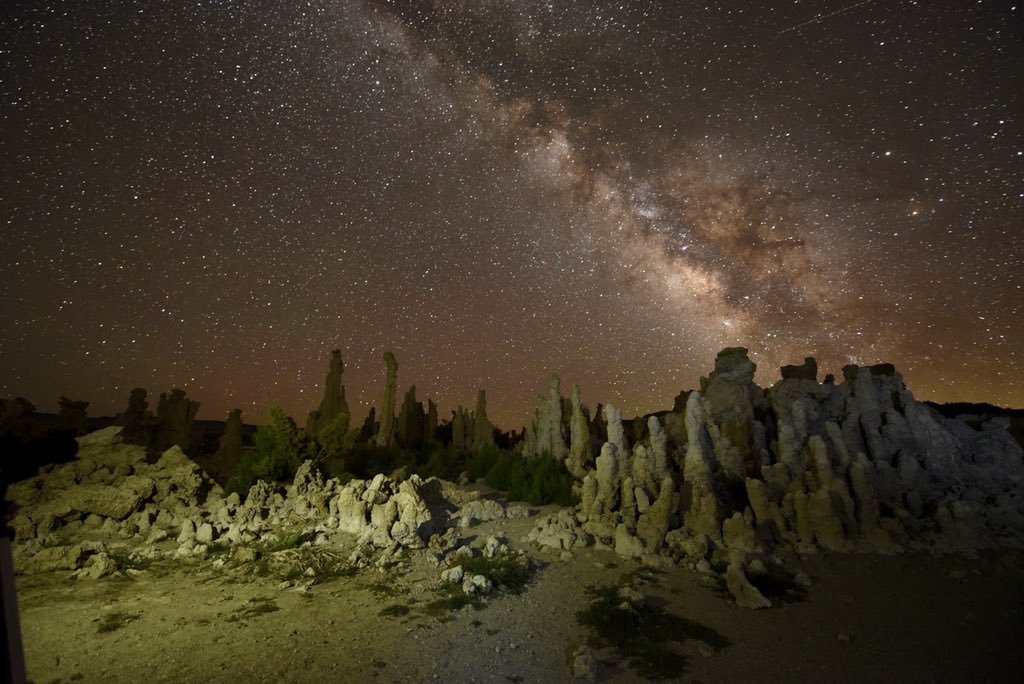 shadowofthelens's tweet photo. The #Milky Way with #Tufa towers at #Mono Lake gives this image an #otherworldly feeling.  #Wow #astrophoto #celestial #AstroPhotography @500pxrtg @500px #space #cool @ThePhotoHour #sky #NightPhotography #NASA #STARS @EarthandClouds  #amazing #PhotoOfTheWeek https://t.co/J88fraOKlk