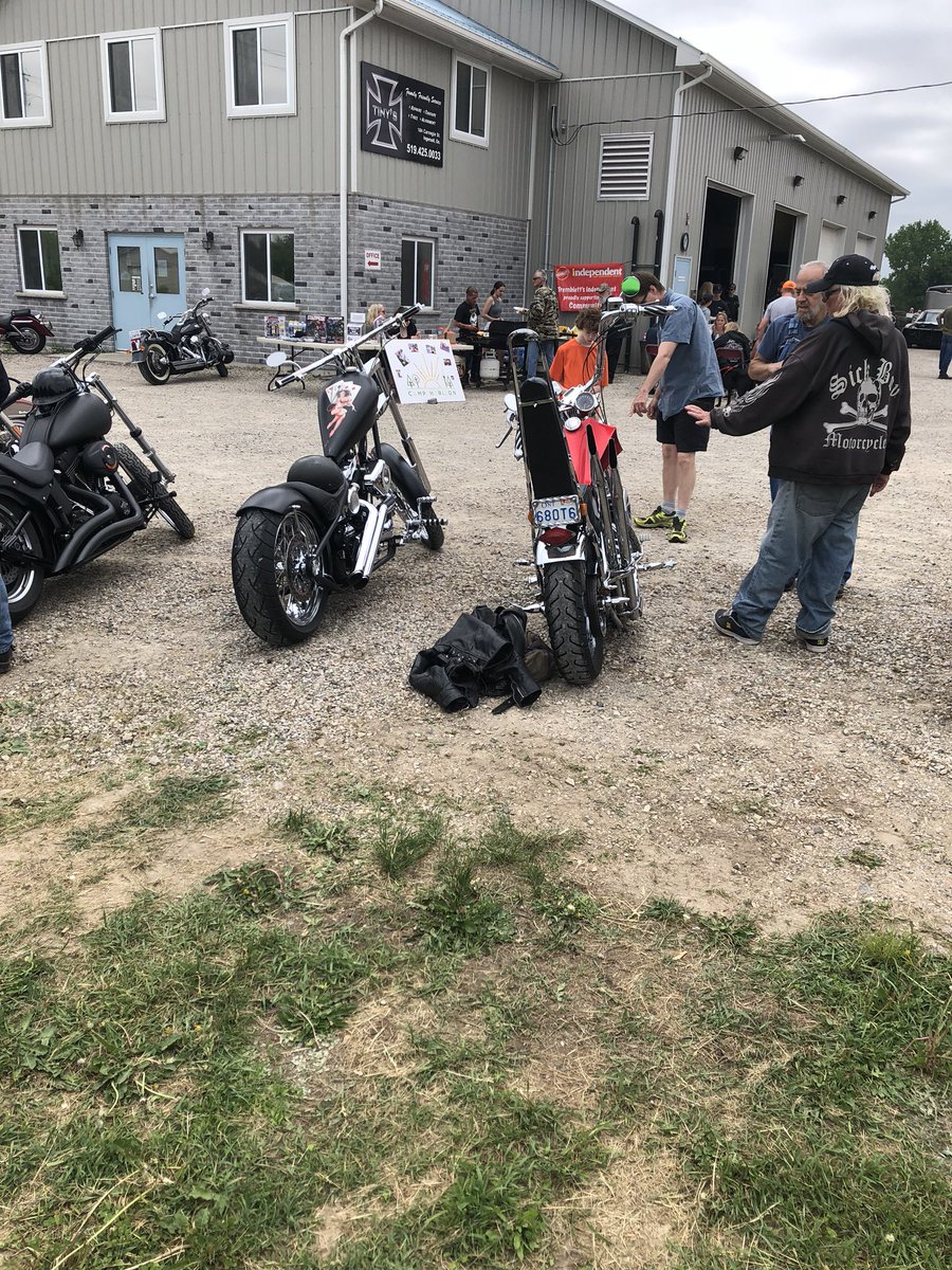 Supporting the community and our small businesses with #tinysLTD <a href="/lindsayksquires/">Lindsay Squires</a> <a href="/adamwolfe12/">Adam Wolfe</a> <a href="/mjthompson_td/">Michael Thompson</a>