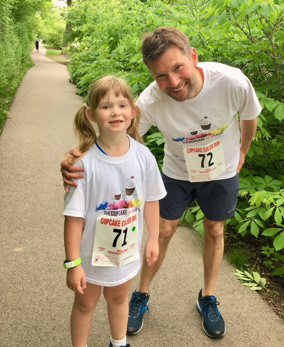 mdesisti's tweet photo. Cupcake color run with my buddy, Katherine. Yes. There are cupcakes at the end. #cupcakes #cupcakerun #stormontheway #colorrun https://t.co/giC8PL2xsG
