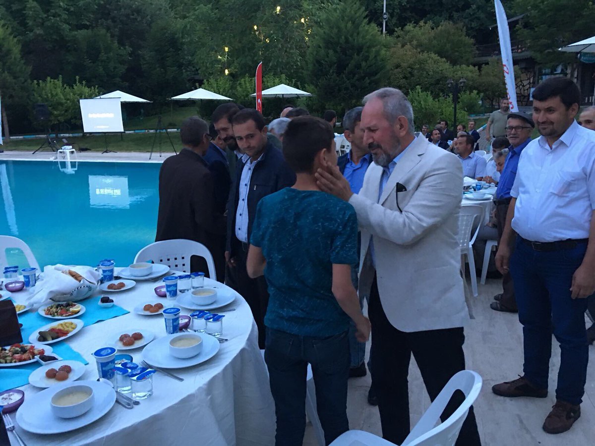 KASIM_BOSTAN's tweet photo. İftarımızı Sındırgıda muhtarlarımızla birlikte yaptık, Muhtarlarımızın taleplerini dinledik,  Mahallelerimizin durumlarını değerlendirdik... https://t.co/C2olhR0m0l