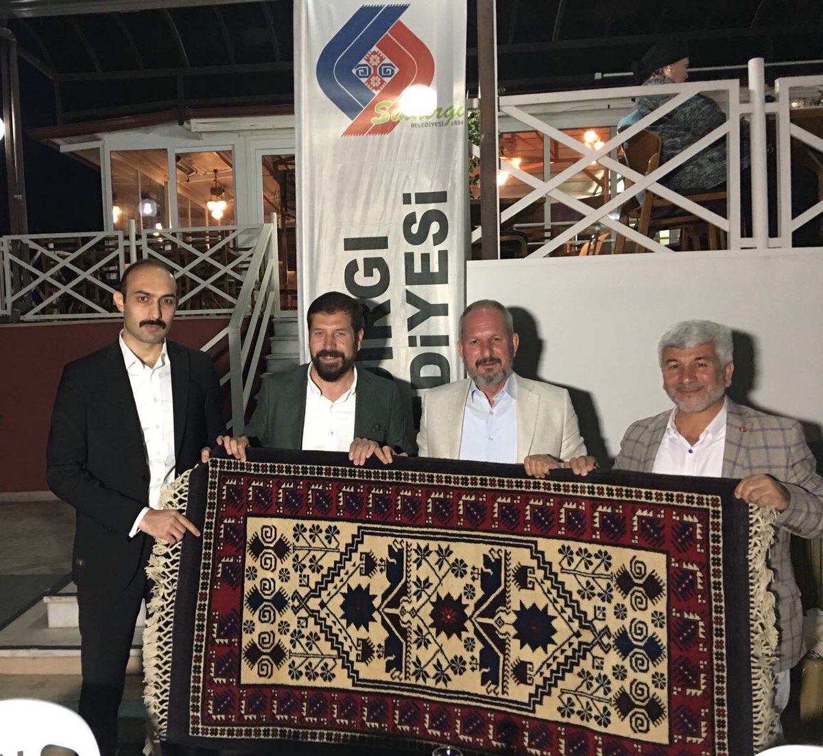 KASIM_BOSTAN's tweet photo. İftarımızı Sındırgıda muhtarlarımızla birlikte yaptık, Muhtarlarımızın taleplerini dinledik,  Mahallelerimizin durumlarını değerlendirdik... https://t.co/C2olhR0m0l