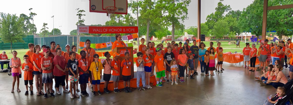 moderatemama's tweet photo. Houston #WearOrange event to honor gun violence survivors &amp; victims. Children stand at front. "These are the ppl we've failed." @momsdemand #txlege https://t.co/ufEcVe7Tuy