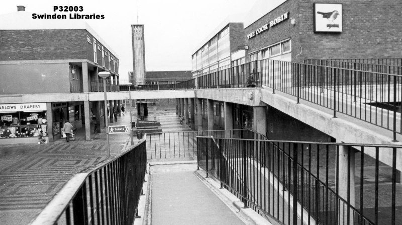 @britcultarchive @mrpaulwright This is the Cock Robin estate pub where I grew up