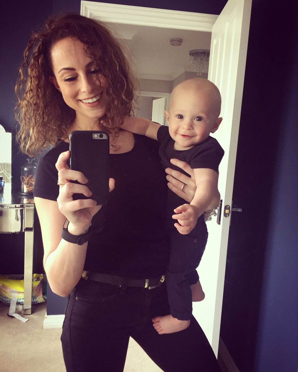 promogem's tweet image. Today we wear black .. #twinning  #naturalcurls #notaperm 🙄
