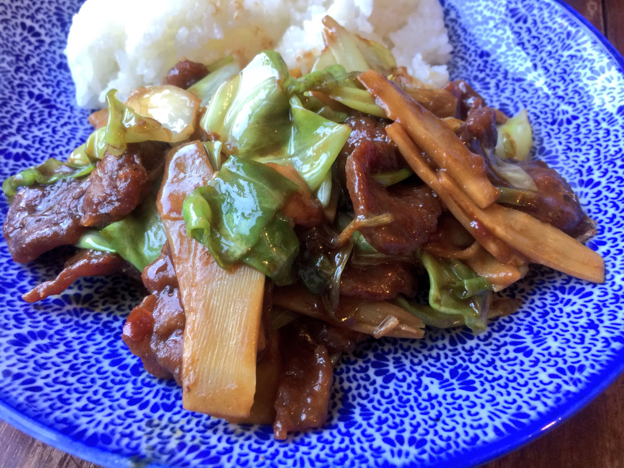 𝖸𝗈 𝖮𝗄𝖺𝖽𝖺 今夜のごはんは回鍋肉 電車が全部キャンセルになり帰宅がかなり遅くなったので手抜きワンプレート でも素揚げ心は忘れない レシピは陳建一さんのをベースに自己流 アレンジ 美味しかった T Co Smkukym1mb陳さんちの