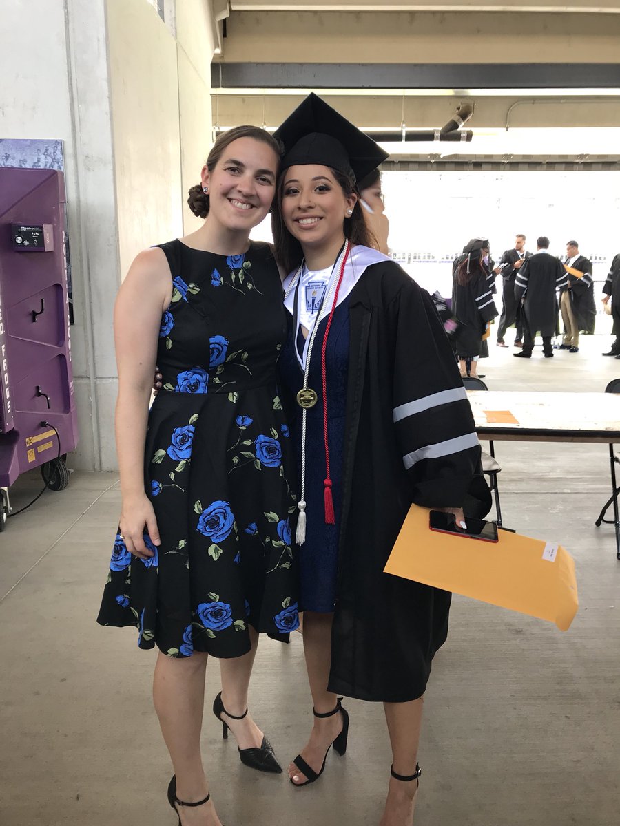 PalladinoP11's tweet photo. Such a great group of students that I had the privilege of teaching and getting to know #shhs #graduation2018 #dontleaveme #theyleftme https://t.co/hwFOYBpZZl