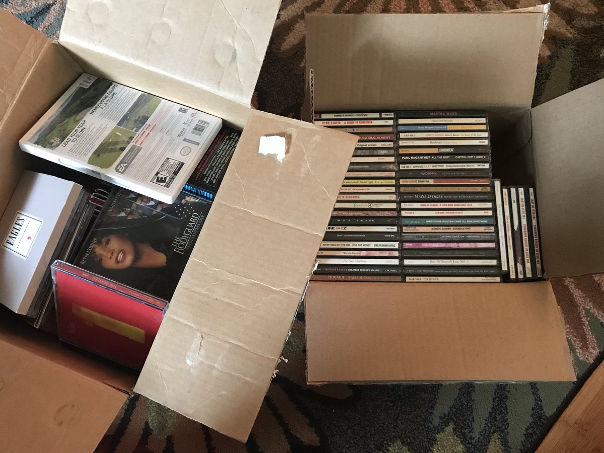 thedebolson's tweet photo. Spring cleaning #decluttr @decluttr https://t.co/qTWkMN5vW1