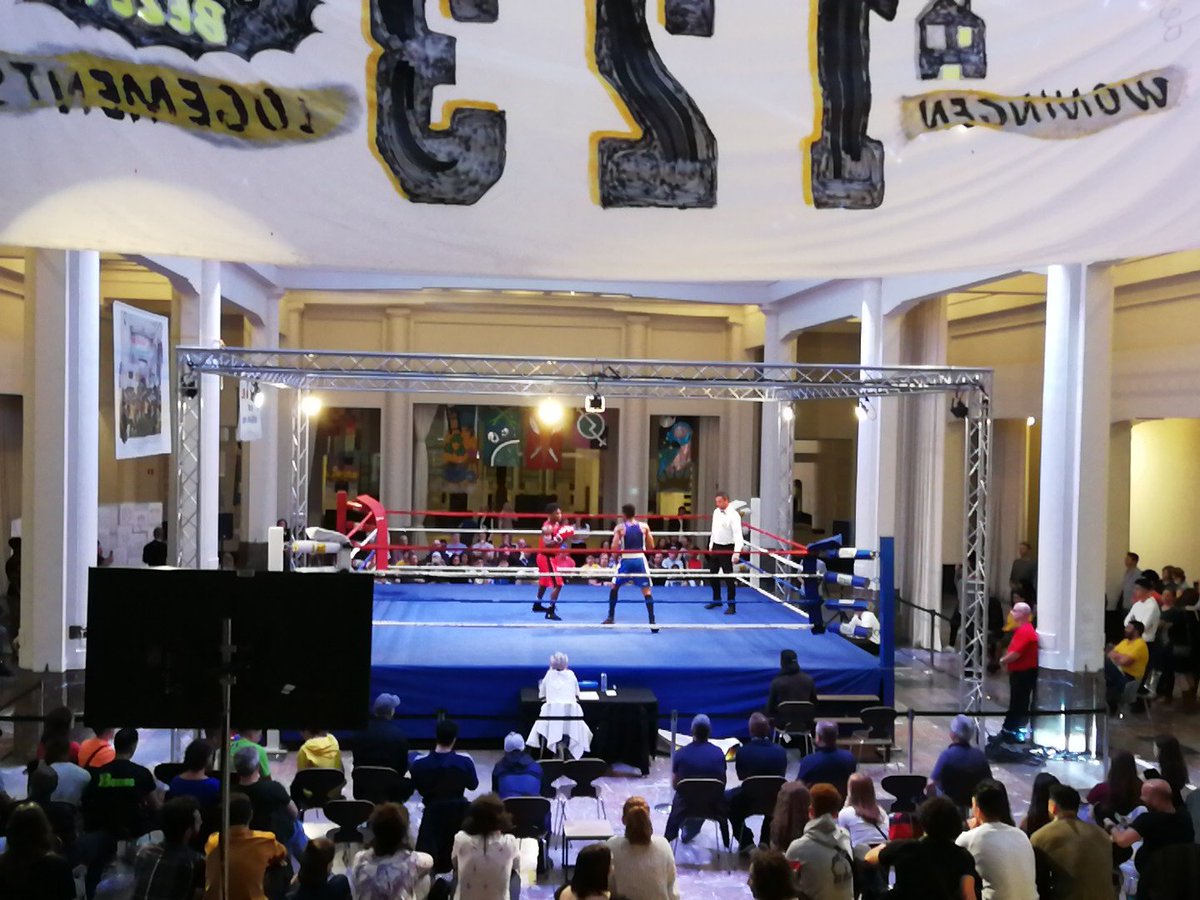 estellevd's tweet photo. Boxe @BOZARbrussels https://t.co/8mWKC8NVp6