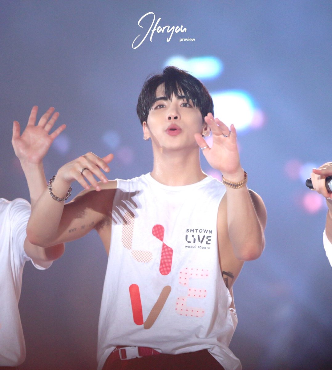 Xrigger_'s tweet photo. 슴콘때 종현이 너무 좋아해 https://t.co/SgedS9pEp9