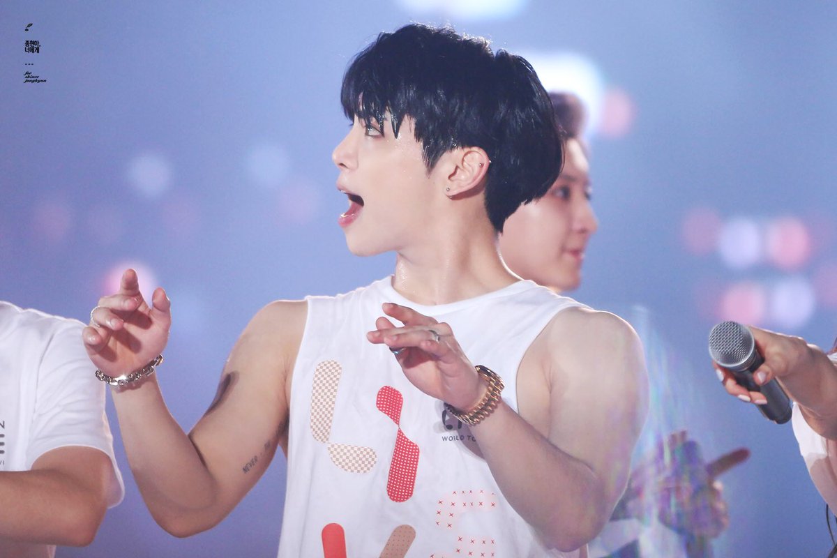Xrigger_'s tweet photo. 슴콘때 종현이 너무 좋아해 https://t.co/SgedS9pEp9