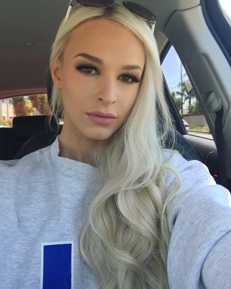 EMMAHIXOFFICIAL's tweet photo. 💋 https://t.co/NMnFXcemLN