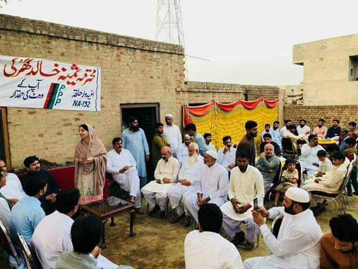 malikkamranzil's tweet photo. President #ppp Ladies wing's Centrel #Punjab @SaminakGhurki addressing to
Iftaar dinner and corner meeting village #Mandiwla #NA132 today.
#2Jun2018 https://t.co/nWkhVsCRJD