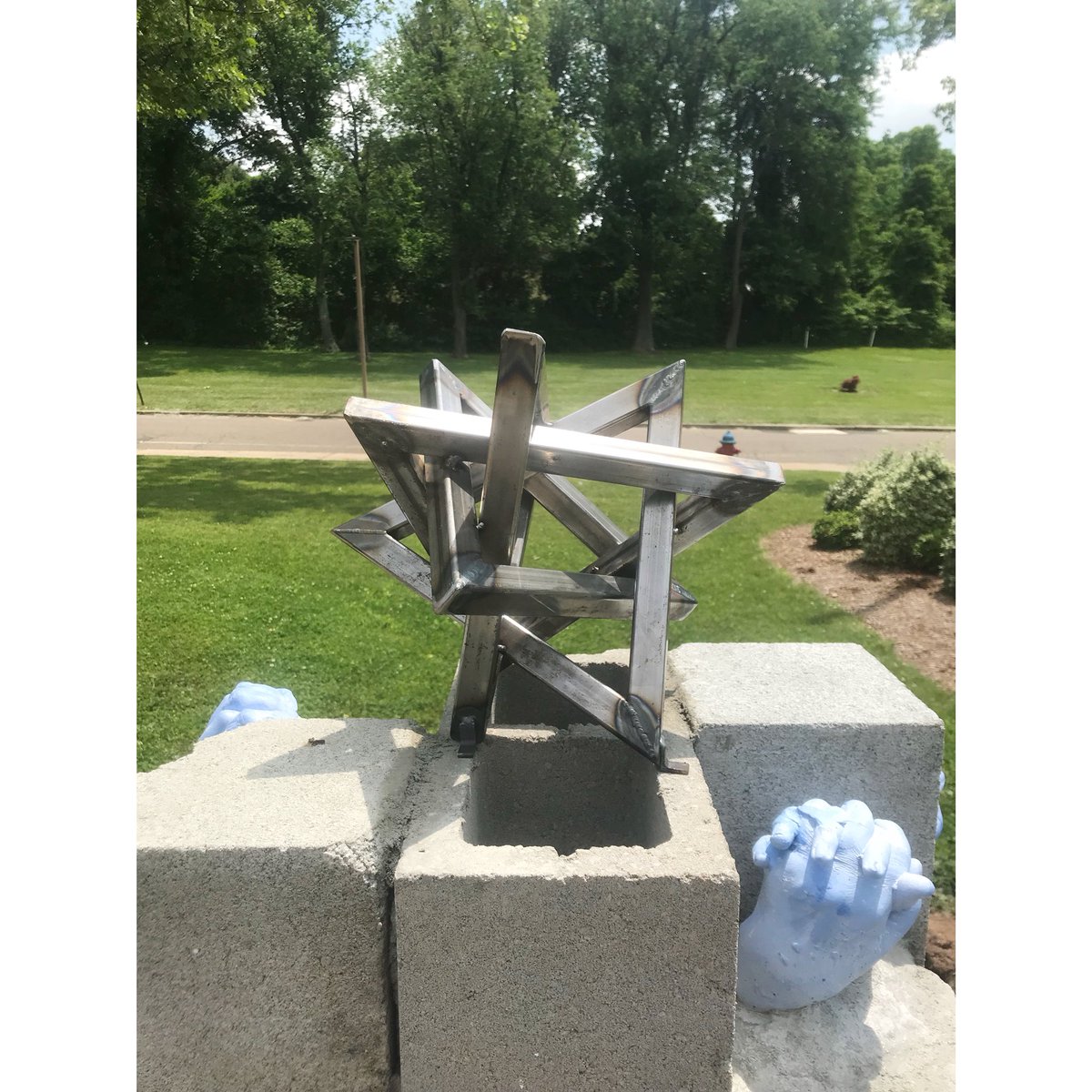 Schechter_Art's tweet photo. So proud of my students, their hard work and their creativity!!! It’s coming together!!! #memorialproject #ourlegacyliveson #pfli #facinghistoryandourselves https://t.co/HiQFrzSoqx