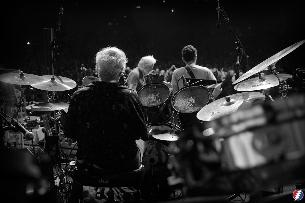 BobWeir's tweet photo. Camden, what a joy it was to spend the evening with you!⚡️💀🌹 The entire show is available now via audio and webcast at https://t.co/153f7JrWRZ {📷 : Katie Friesema} https://t.co/RMrcKRDkdC