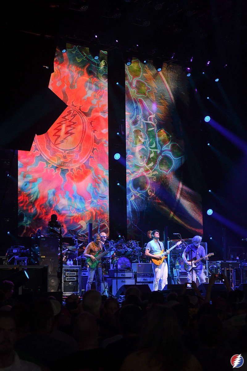BobWeir's tweet photo. Camden, what a joy it was to spend the evening with you!⚡️💀🌹 The entire show is available now via audio and webcast at https://t.co/153f7JrWRZ {📷 : Katie Friesema} https://t.co/RMrcKRDkdC