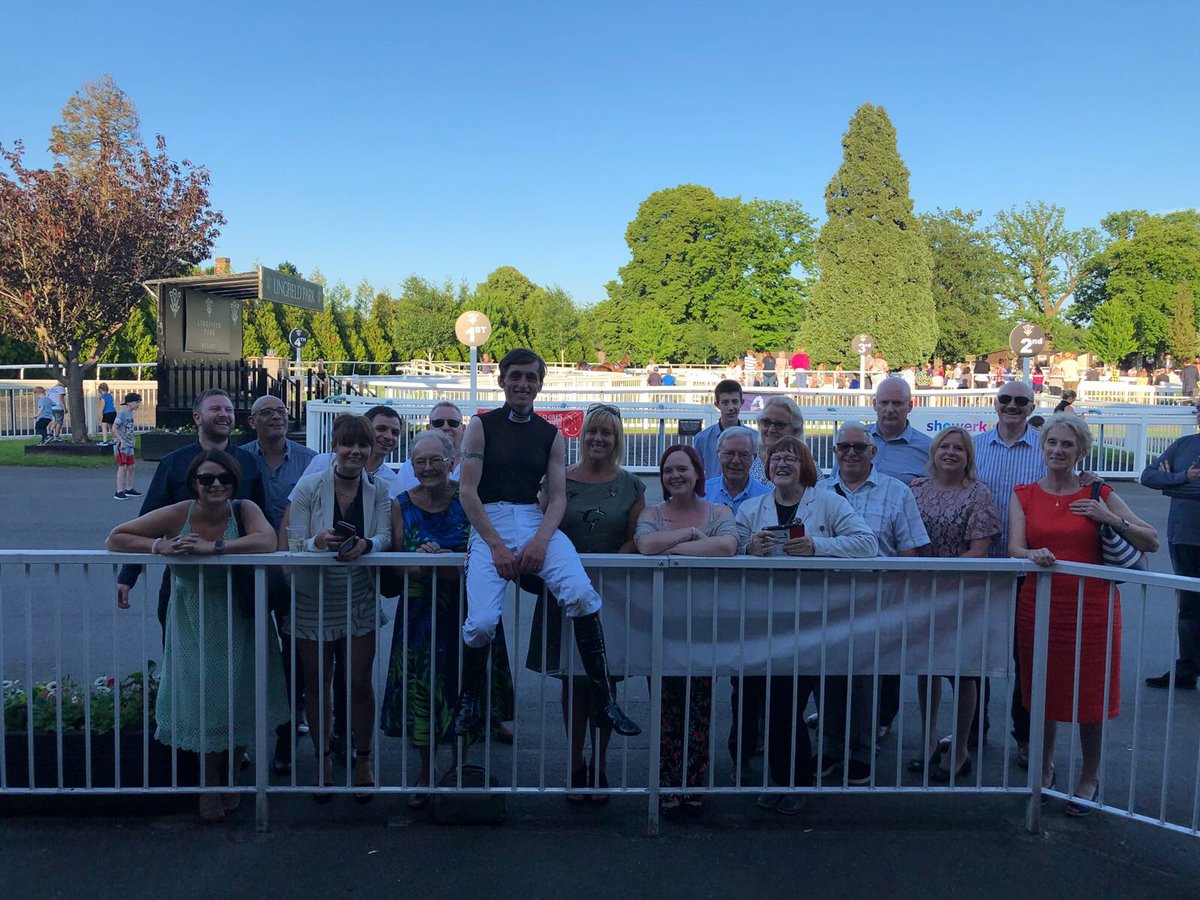 DavidCrosse's tweet photo. 5Winners and a 10/1 E/W 2nd/Starting Stalls Tour/Shire Horse and Future Champion on the flat @trevor_whelan3  who had just ridden a Winner. All in a days Hosting Hospitality Clients @LingfieldPark 👊👊🙃

#CrosseysJockeyHosting 

https://t.co/SC0hHbXxBc https://t.co/ebIEe0Jr0P