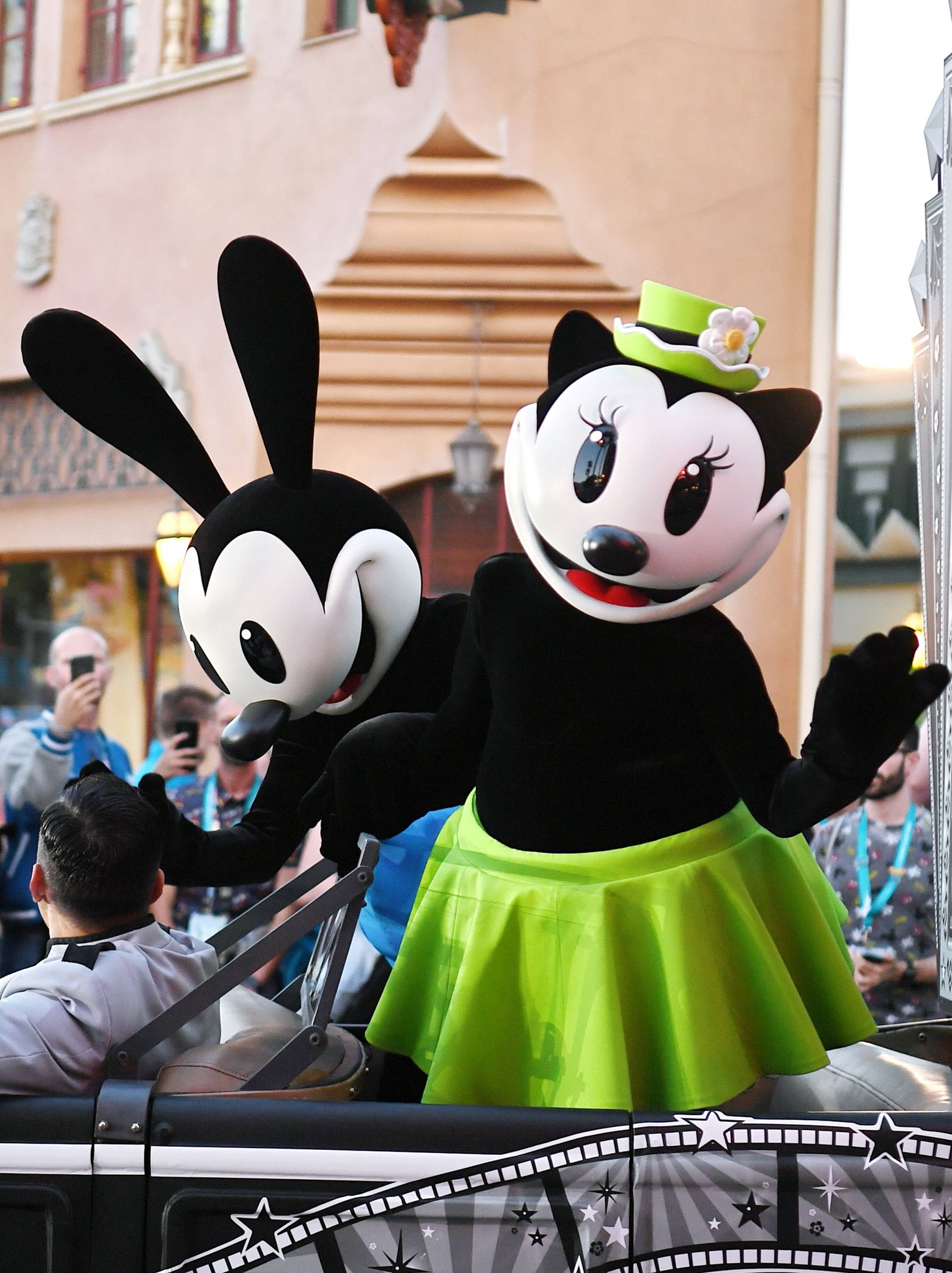 Mezzomikiのディズニーブログ ディズニーランド パリ Disneyfandaze オズワルドとともにオルテンシアが世界初登場 T Co 6teyanspa2