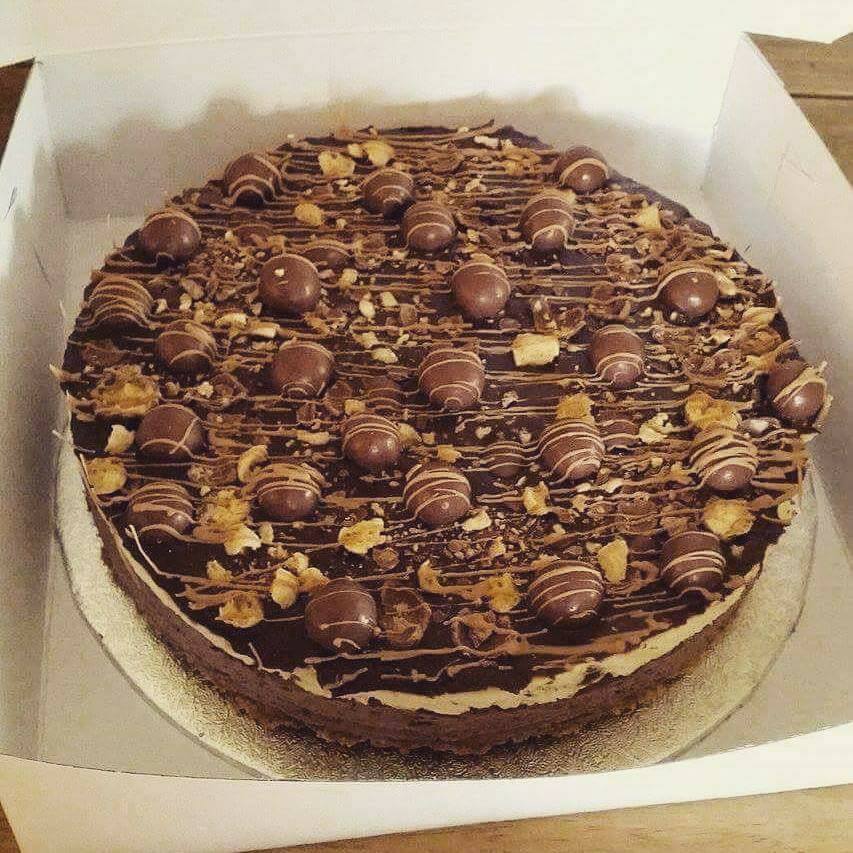 PuddingpokePuds's tweet photo. Malteser Cheesecake for just £12...can you afford to miss out? #cakes #cheesecake #desserts #puds #sweet #treats https://t.co/e2KMd2R2Sa
