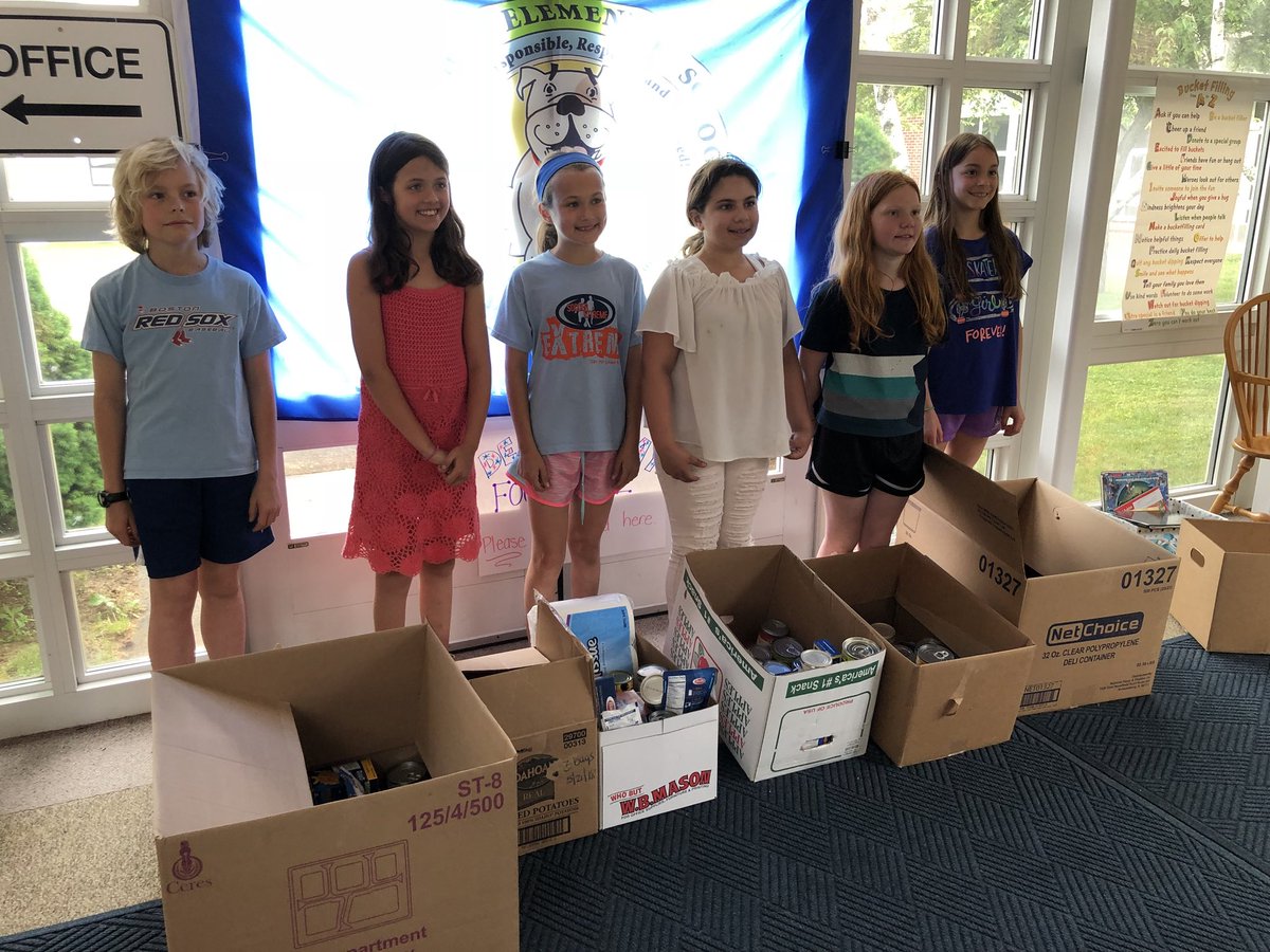 theruddocks's tweet photo. BES Student Council ‘Caring for Bethlehem’ Food drive with Rick Wood#kindnesscounts#ctreg14proud https://t.co/lYrysJ9Igg