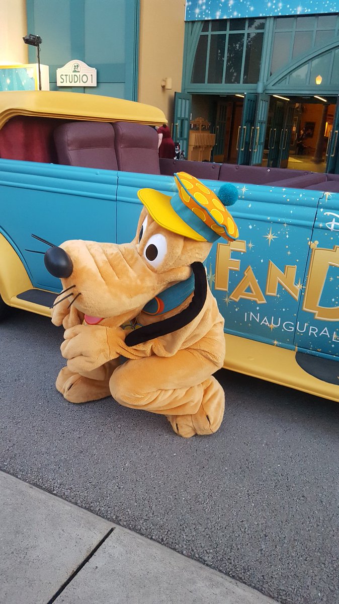 fandaze - [Soirée] Disney FanDaze Inaugural Party (2 juin 2018) - Page 38 DethSS3WsAAzFUR