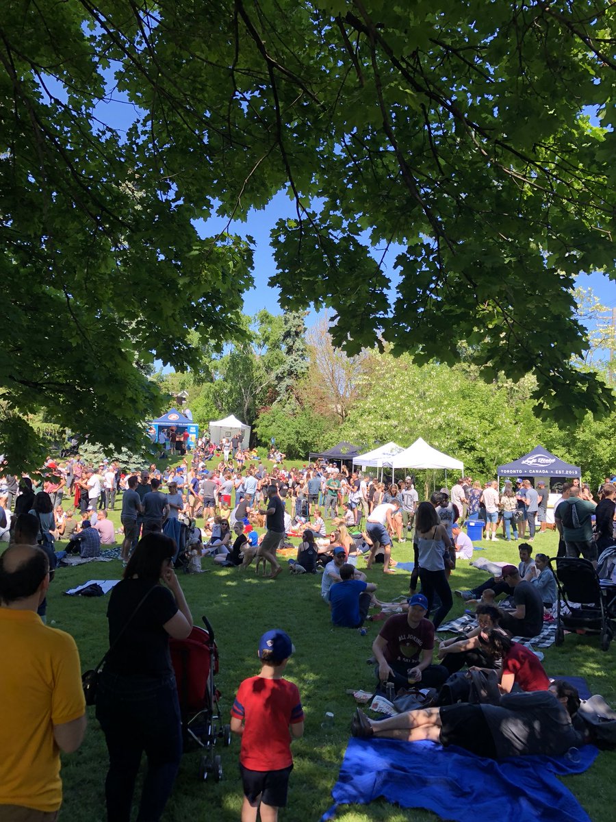 ZenRevenueCA's tweet photo. Absolutely loving #theartofcraftbeer festival today at Ashbridge Estate. Beautiful day and beautiful craft beer in Leslieville!
#beer #craftbeer #toronto #leftfieldbrewery #collectivearts #elorabrewing https://t.co/MomLLKuqMD