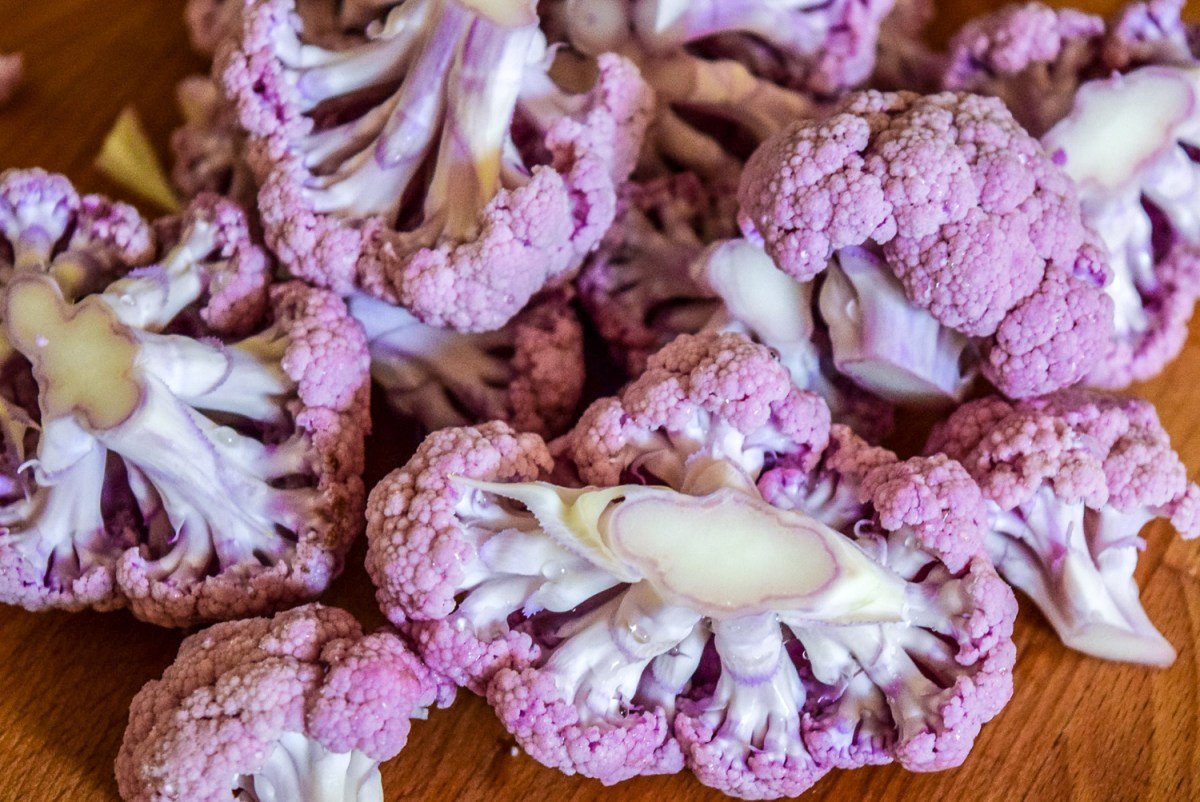upasigoblog's tweet photo. This purple cauliflower is so beautiful, and it tastes just like regular white cauliflower!
Check out how I made it into these Roasted Purple Cauliflower Florets https://t.co/QRb7HXMeGa
#healthy #roasted #cauliflower #purplecauliflower #roastedvegetables #oven #vegan #vegetarian https://t.co/rt6anAVZXo