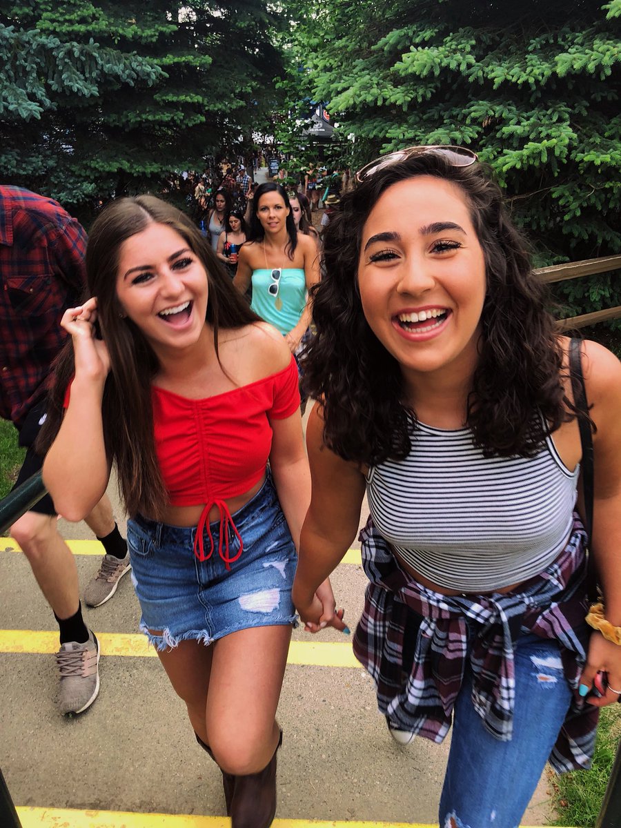 gracesemaan's tweet photo. happy birthday roomie!!🤩🤩 @AlexiaGraziani thanks for the adventures and all the ones to come! can’t wait for many more laughs next year, love you so much &amp; have a great 18th!! ❤️❤️☺️ https://t.co/R7HtfBvpZr