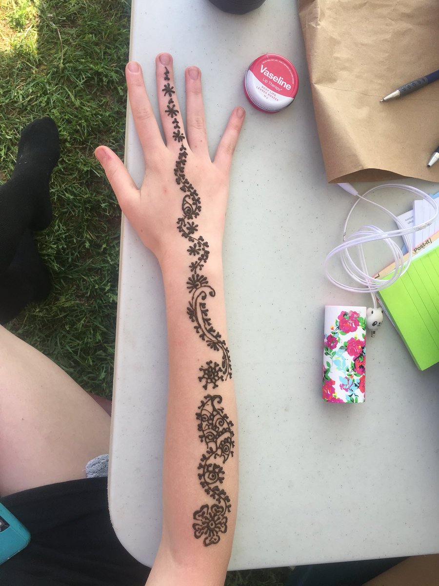 pfrelay's tweet photo. New this year: Henna! Students absolutely loved this💛 So beautiful. #relayforlife2018 https://t.co/6MV1aRfqp9