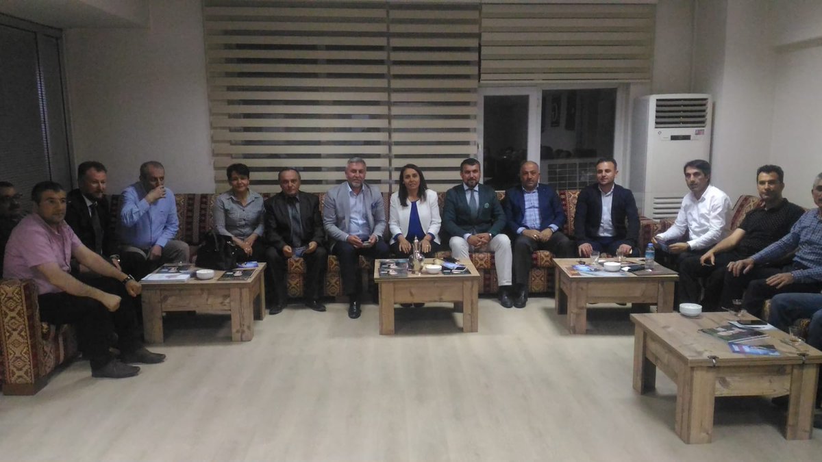 apolatduzgun's tweet photo. AK Parti Altındağ İlçe Başkanı Sn. Ahmet KARACA ve AK Parti Altındağ İlçe teşkilatımız ile birlikte Gerede Kültür, Sosyal ve Yardımlaşma Derneğinde sohbet toplantısına katıldık.

Birlik, Bereket, Bolluk için...

#VakitTürkiyeVakti
#VakitAnkaraVakti https://t.co/b6nUDlgKEt