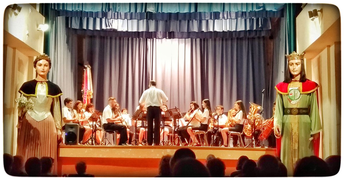En marxa el #concertdeprimavera de la #bandademusica de la <a href="/LiraRoquetes/">La Lira de Roquetes</a>