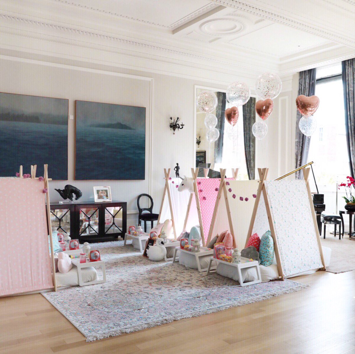 In love with today’s set up 👑🙌🏻 Can you spot our new addition??? 🦄🦄🦄 he is taking pride of place above the birthday girls bed. We want to give him a name, can you please comment with your suggestions 😊 .
.
.
@MumiiUK <a href="/parenting/">Parenting.com</a>