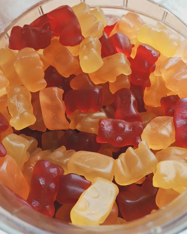katiebugsokc's tweet image. There are few things that I love more than organic gummy bears! 🐻#naturallysweet #dyefree #nocornsyrup ift.tt/2LUBf5l