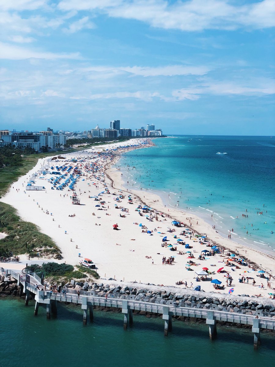 MiamiBeachNews's tweet photo. Feeling extra blue today ☀️ #OurCityOurHome https://t.co/0t7n3wUYiT