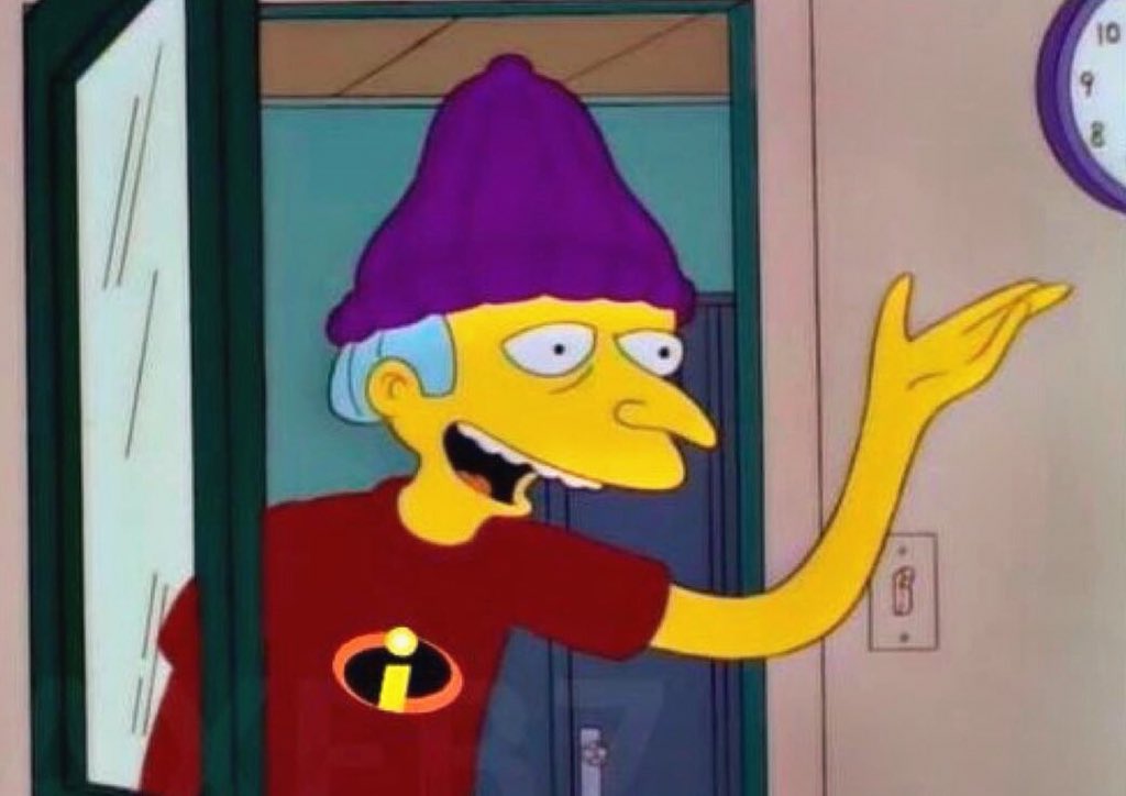 Yo, llegando a la sala de cine para ver Los Increíbles 2