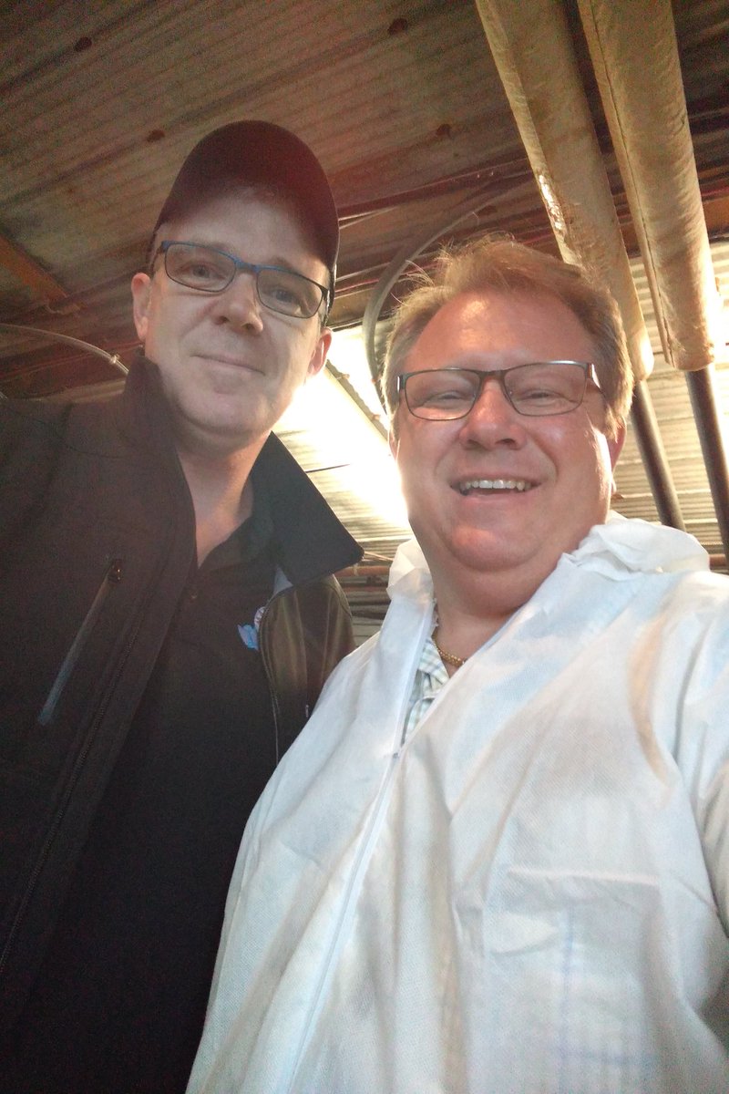 MayorJoyner's tweet photo. Warren Cox and I having a quick selfie together out here at the Cox's Farm in #StarrsPoint #NovaScotia #FCMFarmTour @PelisseroRoger @chickenfarmers @NiagaraFarmers #FCM2018AC @JakeandEggs https://t.co/mvidX6Nmo2