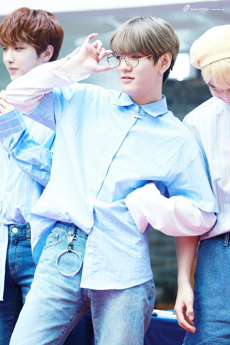 19980506net's tweet photo. 근데 좋아요란 말은 뻔해 
내 맘 표현하기엔 부족한데♡ #환희  #업텐션 #UP10TION #CANDYLAND https://t.co/1gfPhj50dX