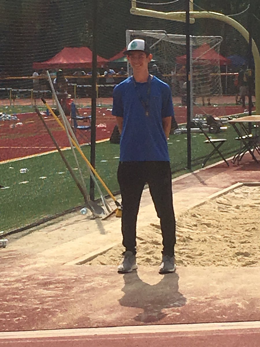 Lacey Track tweet media