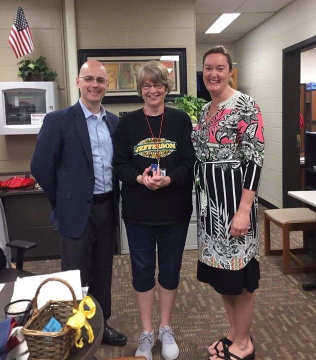 JeffersonPCSC's tweet photo. Thank you Mrs. Barker for 25 years of loving Jefferson Elementary School and taking good care of our families and staff! #JeffersonPCSC #PCSCweCARE https://t.co/MCVnviEZF1
