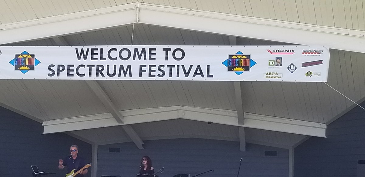 JACK1021MH's tweet image. The @laceyhomes Community Cruiser is hanging  @SpectrumMedHat this afternoon. TONS to see and do for the entire family!  Its all happening at Kin Coulee Park!