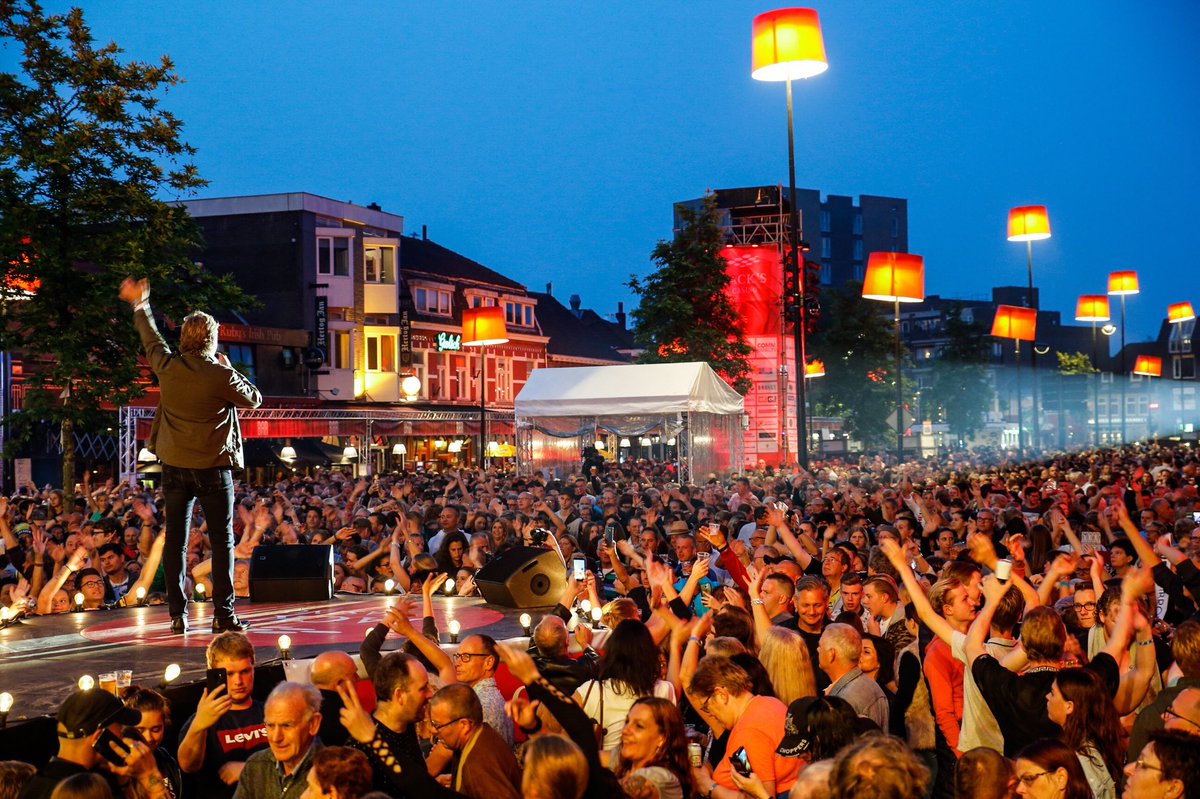 MaRicMedia's tweet photo. Goede sfeer op @FLLTilburg #tilburg #levenslied https://t.co/sLk7NtlIVj