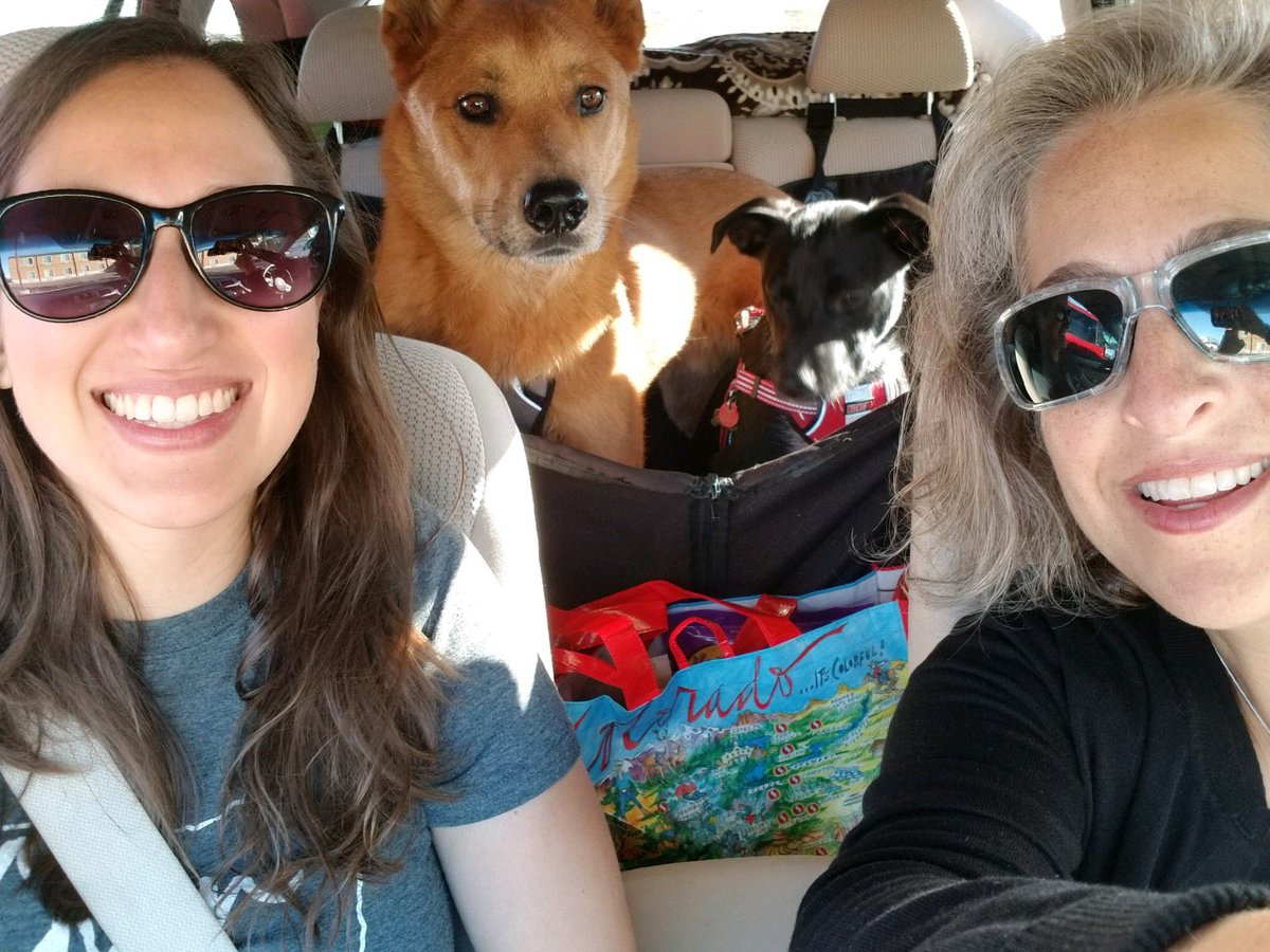 BookCougars's tweet image. The day after #BookExpo, Emily is on a road trip with her daughter and two grand-dogs. When they got in the car Emily gave Rachel a scare when she said, “So, I’ve mapped out all the bookstores between Denver and Ohio that we can hit on our drive...”
😰😱🤣
#booknerdhumor