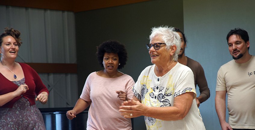 Coming up: Rhiannon in Minneapolis June 8-9-10 @anahatacollaborative. Find your unique and personal sound, working alone, in pairs, and in ensemble. Meld intuition and invention with skill and heart.  #vocaljazz   #circlesing ow.ly/zkA730kbavJ