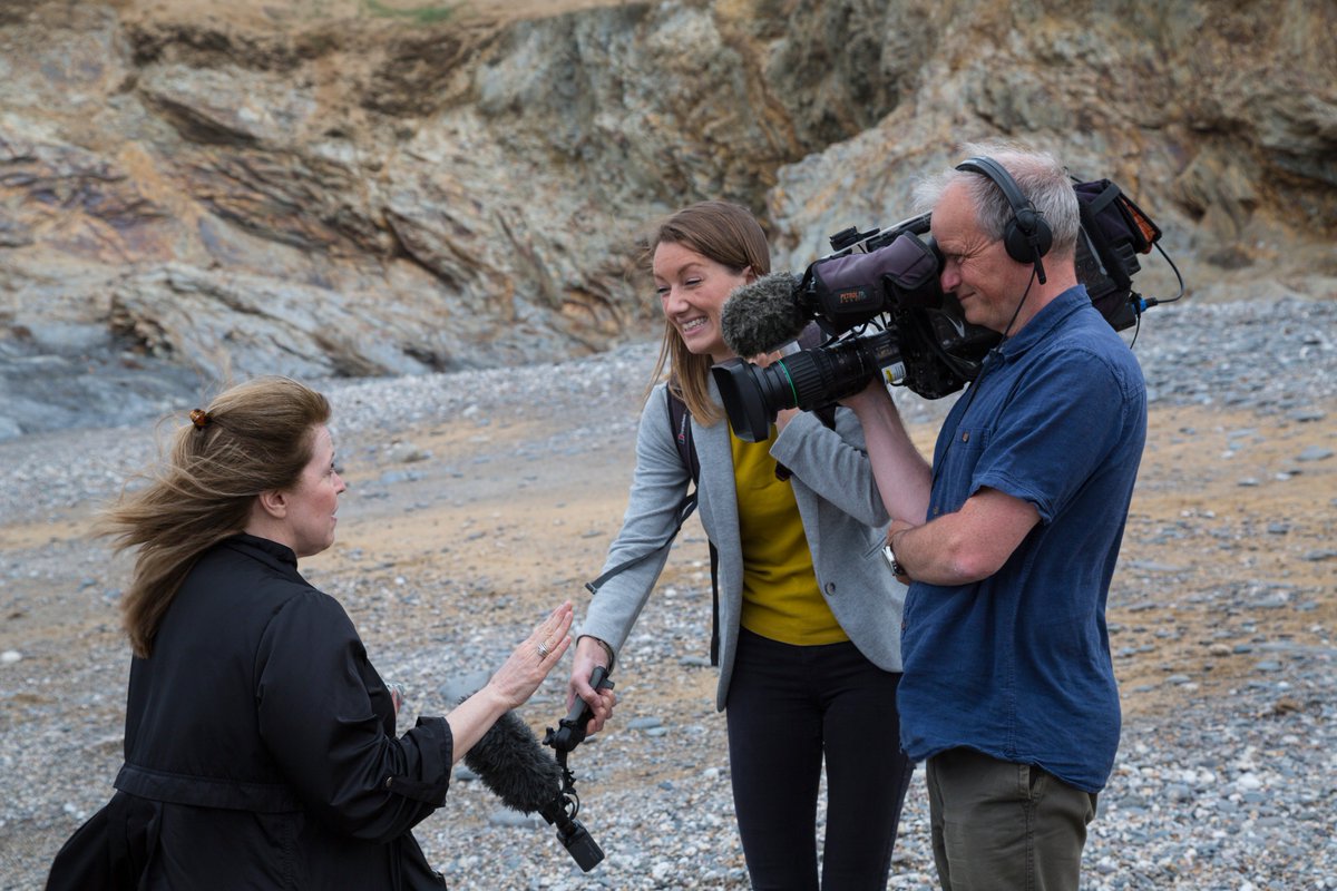 ToursPoldark's tweet photo. Images from the #magicofpoldark tour on May 29th our visitors from America having fun in Cornwall. https://t.co/KVZBQQfJ7a