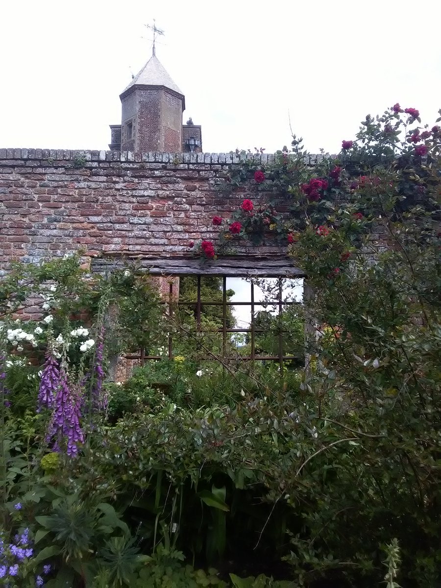 Whilst in Kent (on the drive back from Belgium) I couldn't resist visiting <a href="/nationaltrust/">National Trust</a> <a href="/SissinghurstNT/">SissinghurstNT</a> again. Still the most romantic garden ever with a wonderful back story. A real national treasure.