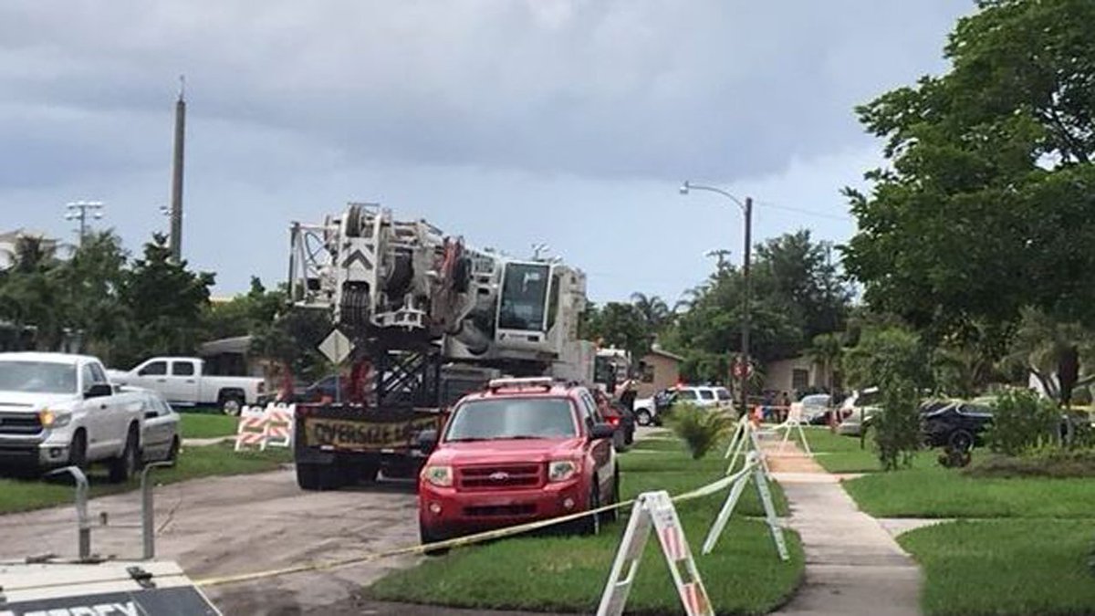 Crews haul away last pieces of toppled crane in Lauderhill bit.ly/2J6cEgt https://t.co/shftdg3yxn