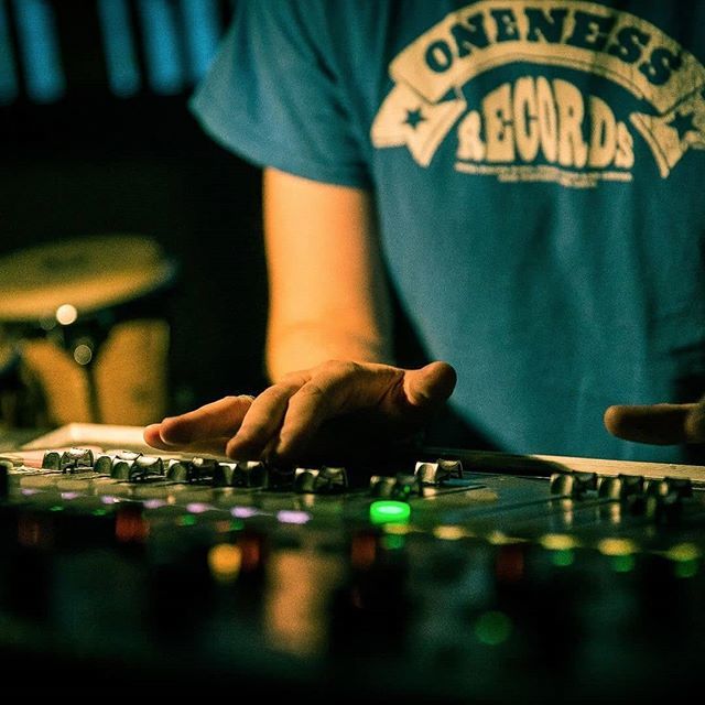 1nessRecords's tweet photo. If you hear a @onenessrecords production you listen to a @umbertoechomusic
mix
#mixedbyumbertoecho #onenessrecords #producer
#saralugo #FamilyNotFriend #mixing #dubmusic #GetUpandShow https://t.co/83qDfSjvlG https://t.co/LoSguRDM2s