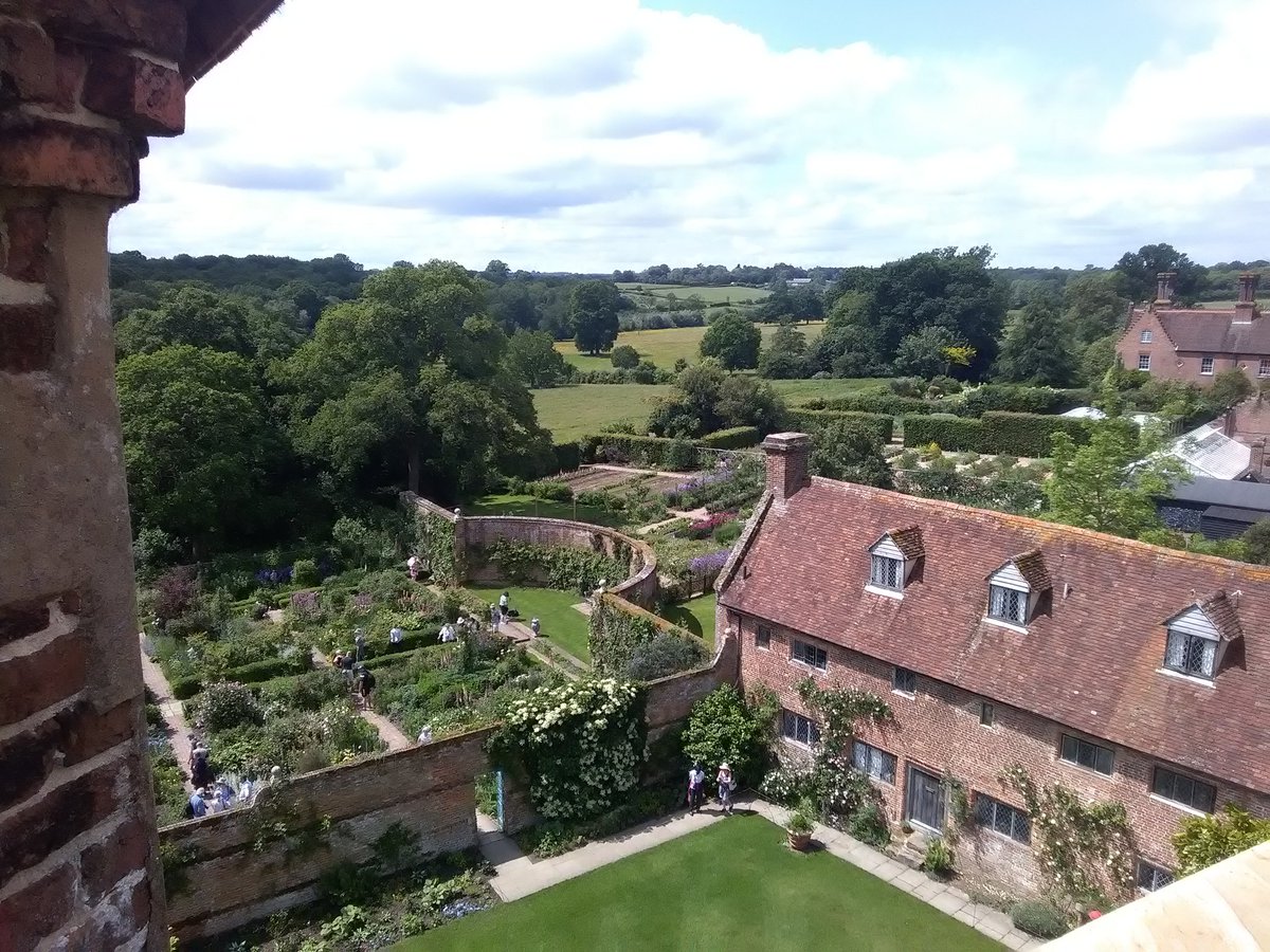 RichardBrownHT's tweet photo. Whilst in Kent (on the drive back from Belgium) I couldn't resist visiting @nationaltrust @SissinghurstNT again. Still the most romantic garden ever with a wonderful back story. A real national treasure. https://t.co/4T3eNGQEdl