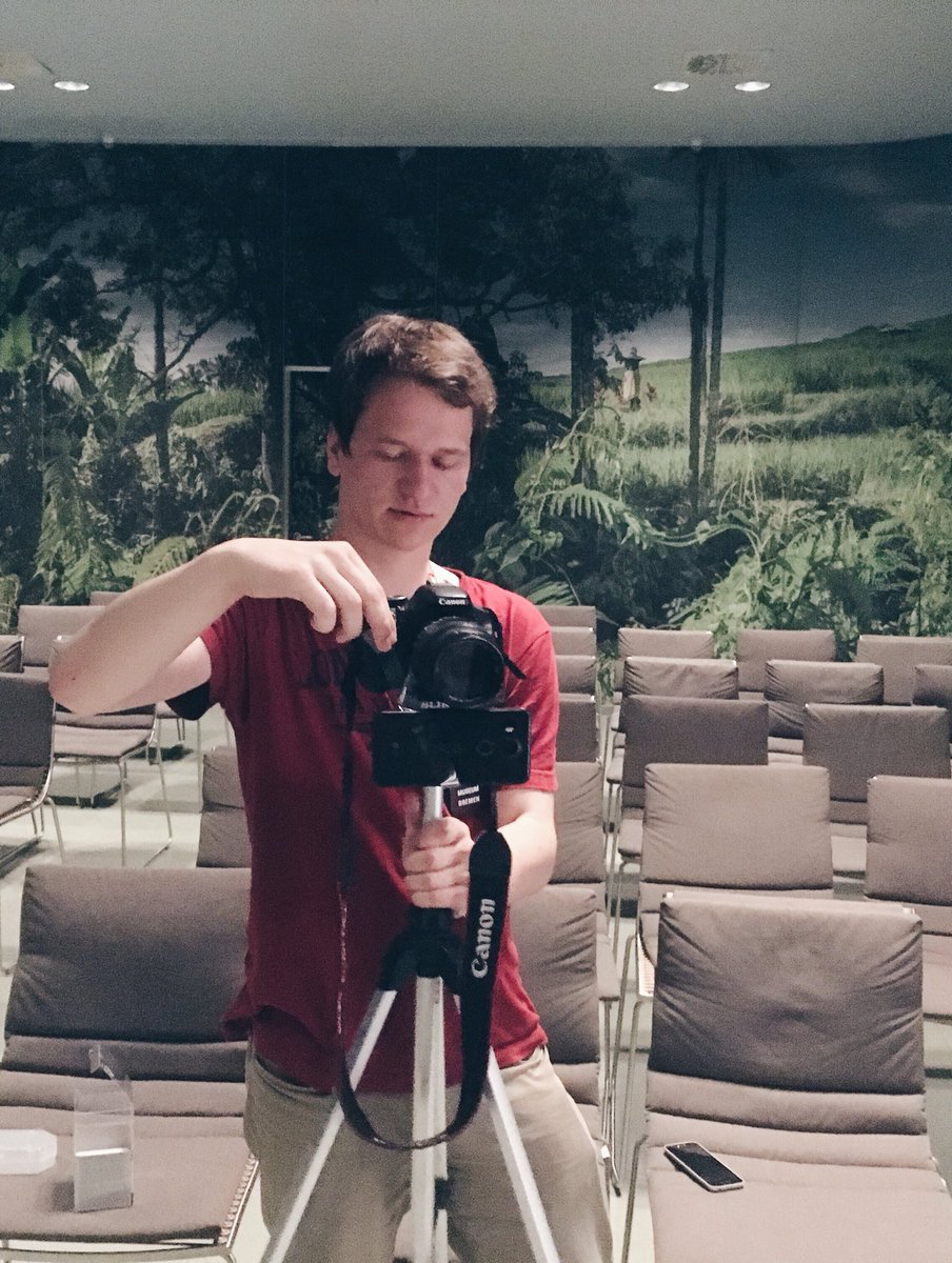 forarex's tweet photo. Behind the scenes at our science slam: our highly educated engineer is constructing a safe and low-risk tripod. With tape. #langeNachtDerMuseen #Ueberseemuseum #forarex https://t.co/ZP4cua5oBW