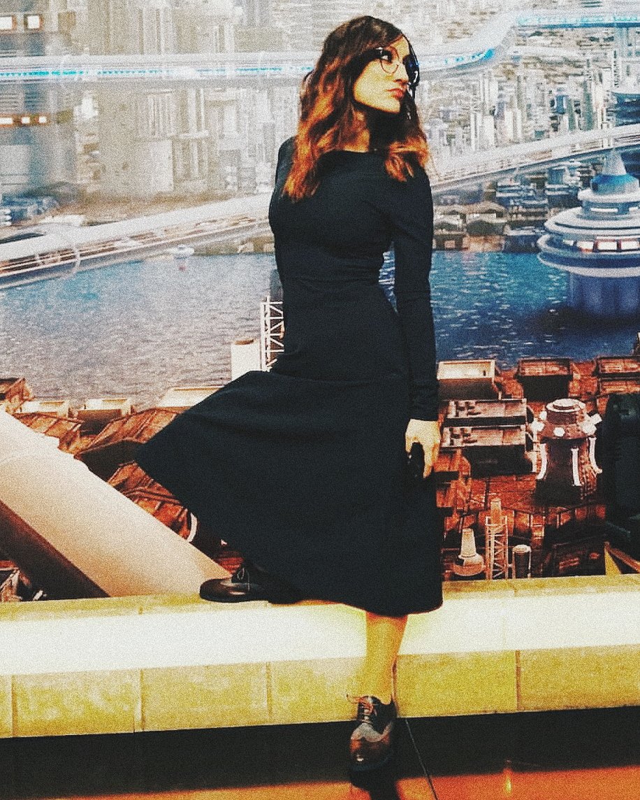 bestofmorgade's tweet photo. "¡bernarda que veo a dios! se me aparece una señora vestida de negro que habla muy rápido y se me mete por dentro". https://t.co/XD8ZkPlVEF